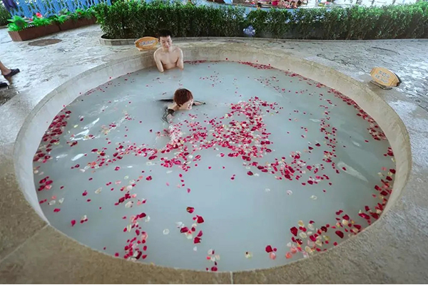 水世界泡池区